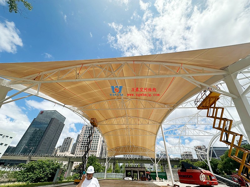 溫州惠民路西側(cè)綠地球場鋼膜結(jié)構(gòu)工程完工 溫州惠民路西側(cè)綠地球場鋼膜結(jié)構(gòu)工程完工