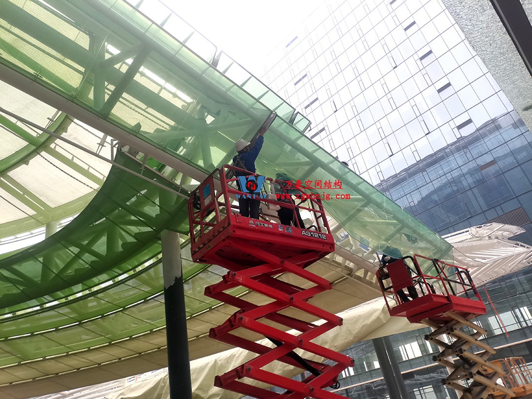 高效協作|勇于擔當—杭州博多森谷ETFE氣枕連廊天幕項目最新施工進展