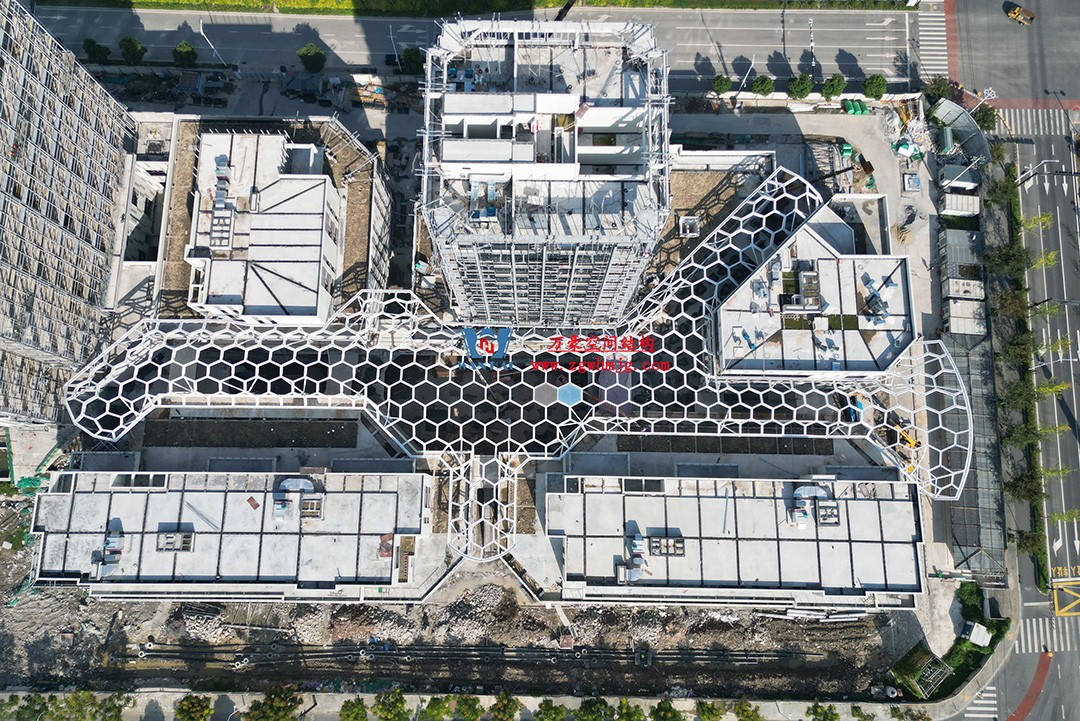 已完工，這個ETFE氣枕商業(yè)天幕閃亮登場！