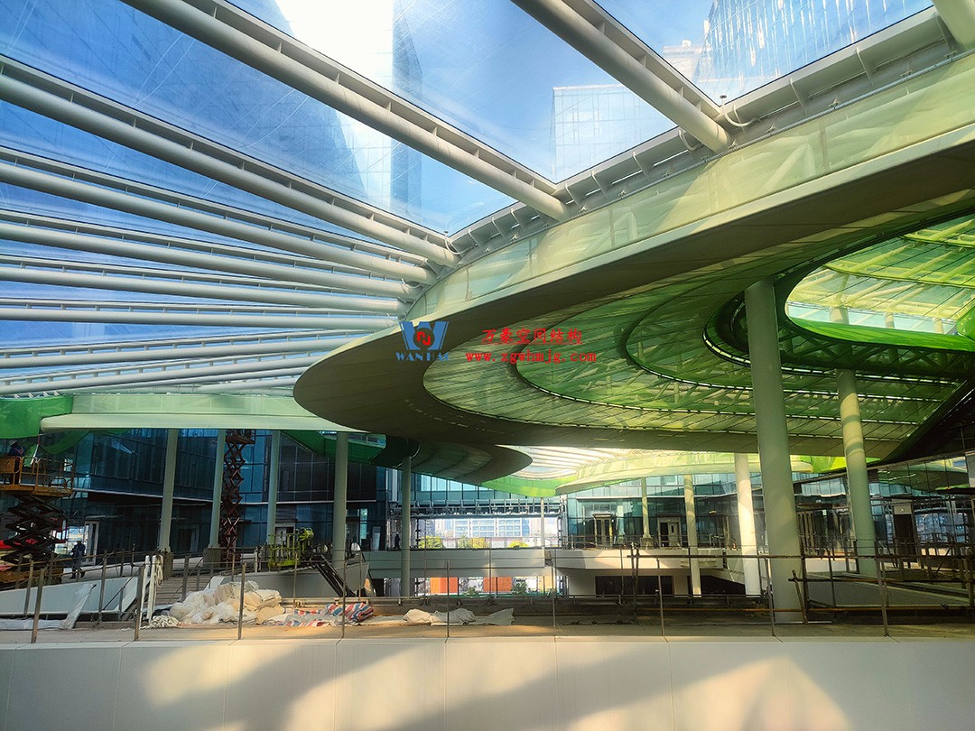 驚艷決絕的商業(yè)街膜結(jié)構(gòu)天幕 驚艷決絕的商業(yè)街膜結(jié)構(gòu)天幕