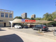 膜結構車棚與鋼結構車棚哪個性價比更高？膜結構車棚比鋼結構車棚好在哪里？