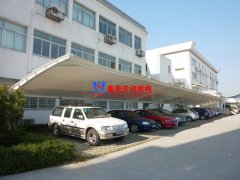 膜結(jié)構(gòu)車棚膜材加工時需要注意什么？膜結(jié)構(gòu)車棚篷布裁剪時要點(diǎn)分析