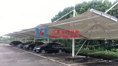 膜結(jié)構(gòu)的車棚有什么特點(diǎn)？為什么膜結(jié)構(gòu)的車棚如此受歡迎？