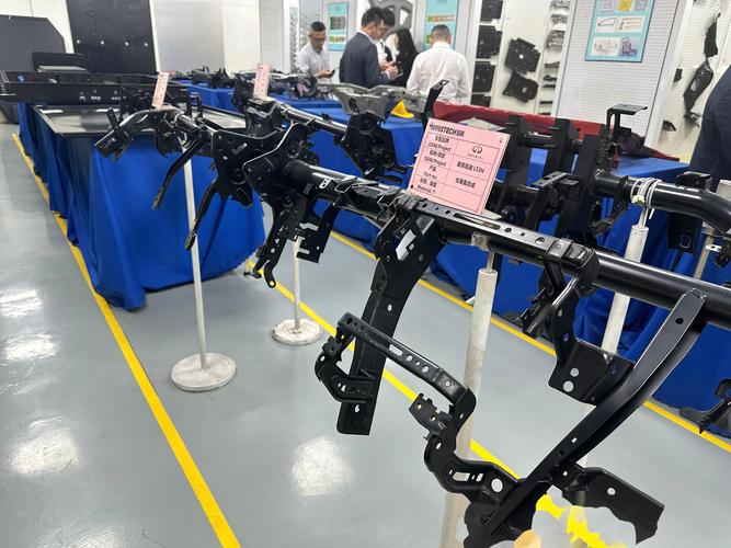 福特與英菲尼迪儀表架鋼材厚度對比 差異究竟有多大？